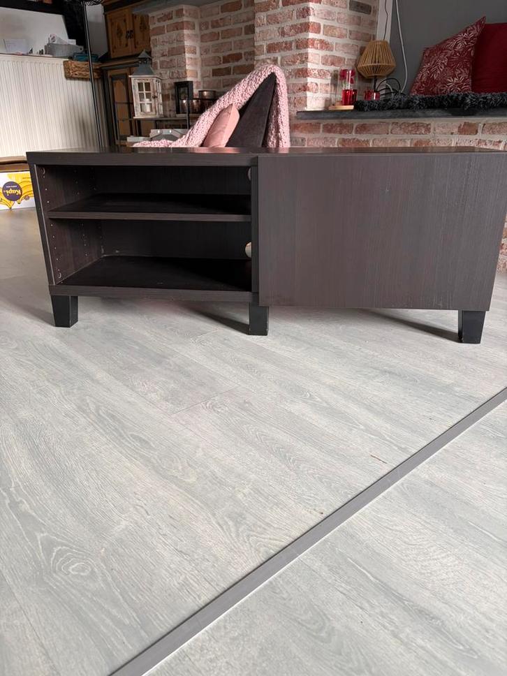 Tv kaast bruin zwart ikea besta, Huis en Inrichting, Kasten |Televisiemeubels, Gebruikt, Minder dan 100 cm, 100 tot 150 cm, 50 tot 75 cm