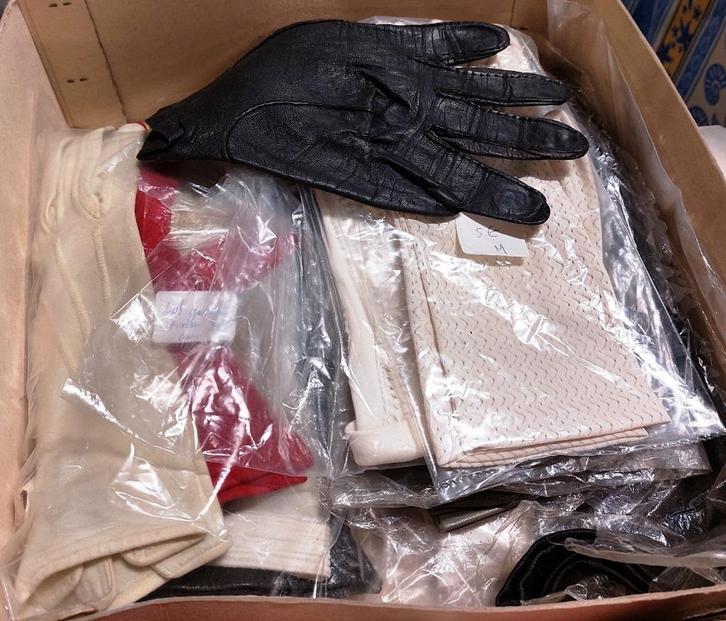 Lot de gants 1950  (tissu, cuir ou nubuck), Verzamelen, Kleding en Patronen, Zo goed als nieuw, Overige typen, Ophalen