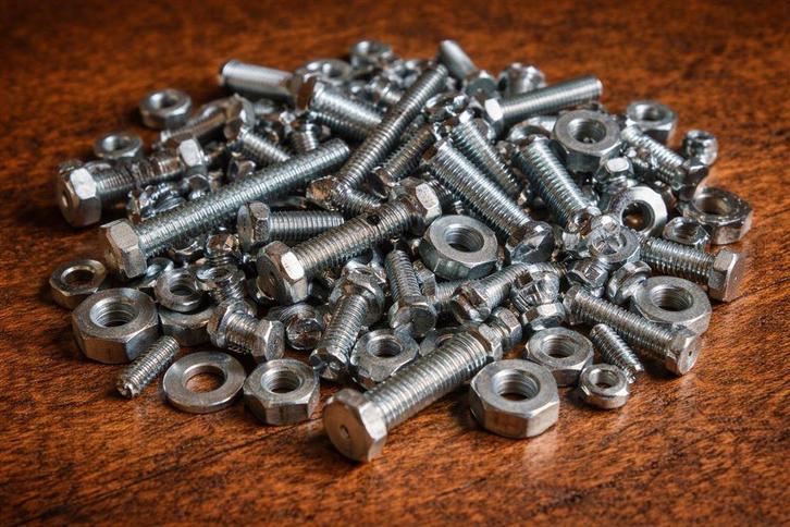 475 delige partij bouten en moeren, in 1 koop, Motoren, Accessoires | Overige, Nieuw, Verzenden