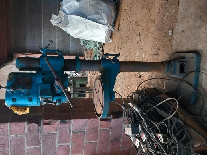 Grote Kolomboormachine met tandwielaandrijving, Doe-het-zelf en Bouw, Gereedschap | Boormachines, Ophalen