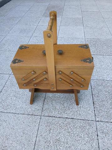 Naaikastje (vintage) beschikbaar voor biedingen