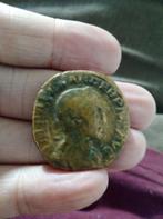 Groot Romeins muntstuk,  weegt zwaar., Antiek en Kunst, Antiek | Keramiek en Aardewerk, Ophalen of Verzenden