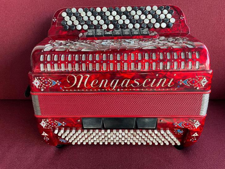 Z.g.a.n. italiaanse Mengascini knopaccordeon . DO1 ., Muziek en Instrumenten, Accordeons, Zo goed als nieuw, Knopaccordeon, 120-bas