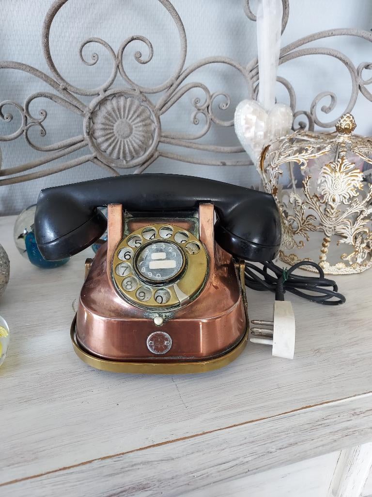 Ancien téléphone, Enlèvement