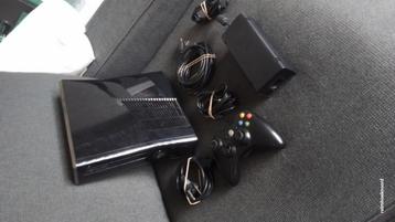 Xbox 360S met 250gb harde schijf controller en voeding  beschikbaar voor biedingen