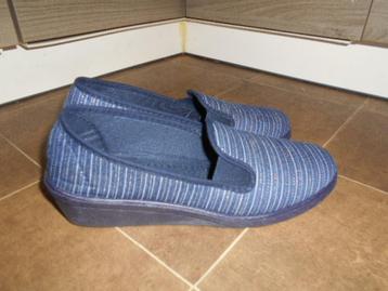 Nieuwe pantoffels van Cosy Line / Maat 40 beschikbaar voor biedingen