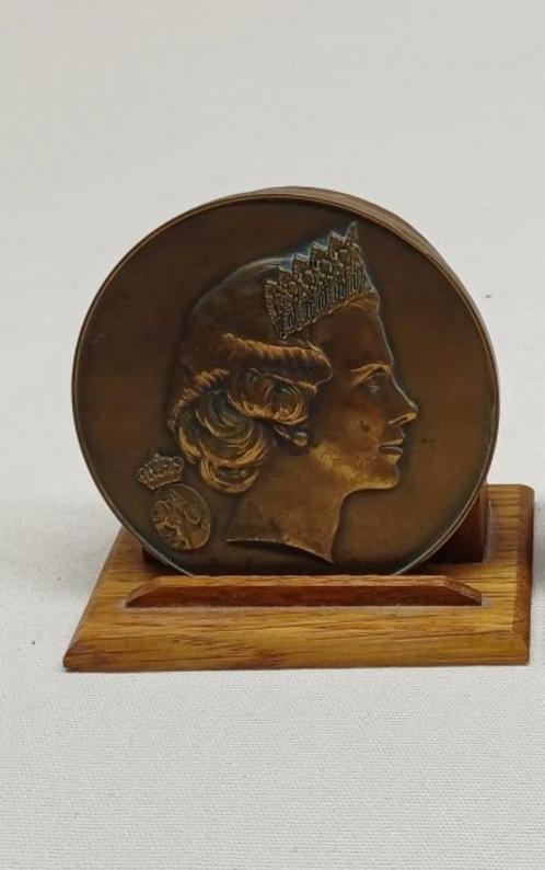 Munt / penning / medaille brons koningin Fabiola België, Postzegels en Munten, Penningen en Medailles, Brons, Ophalen of Verzenden