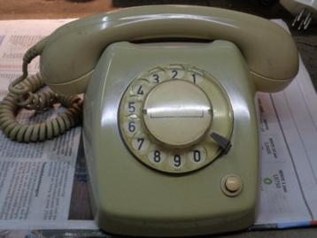 Oude Telefoons met Draaischijf  beschikbaar voor biedingen