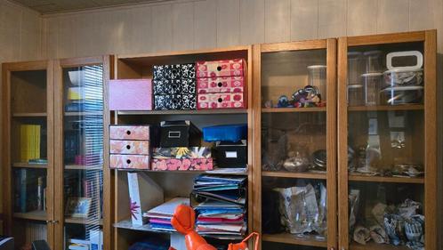 2 Boekenkasten Ikea Billy, Huis en Inrichting, Kasten | Boekenkasten, Gebruikt, Met deur(en), Met plank(en), Grenenhout, Ophalen
