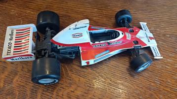 F1 McLaren M23 #1 FITIPALDI 1977 1/16 POLISTIL, Hobby en Vrije tijd, Modelbouw | Radiografisch | Auto's, Ophalen of Verzenden