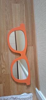 Oranje spiegel in de vorm van een bril., Huis en Inrichting, Ophalen, Zo goed als nieuw, Overige vormen