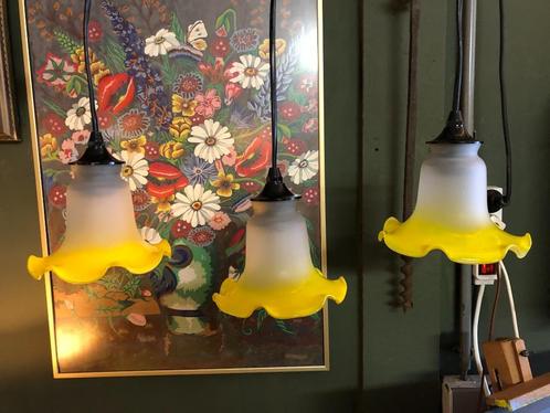 Set van 3 Franse Hanglampjes Tulpmodel Geel randje, Antiek en Kunst, Antiek | Verlichting, Ophalen of Verzenden