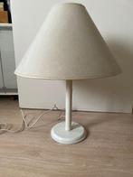 Tafellamp wit met beige kap in prima staat., Gebruikt, Ophalen of Verzenden, 50 tot 75 cm