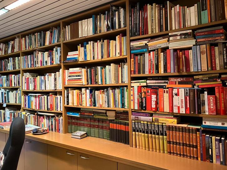 Allerlei boeken te koop. Maatkasten ook te koop, Antiek en Kunst, Antiek | Boeken en Manuscripten, Ophalen