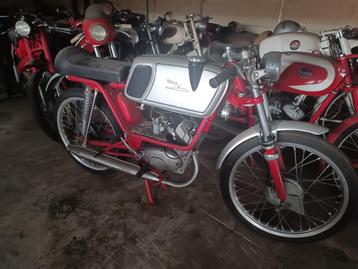 Oude bromfietsen te koop beschikbaar voor biedingen