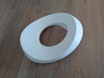Witte wc-brilverkleiner van Luma in mooie staat beschikbaar voor biedingen