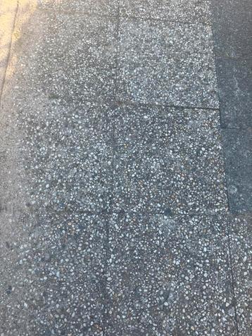 Betonnen tegels meer dan 50 m2 gratis  beschikbaar voor biedingen