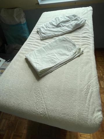 MATRAS BABYBED EN BIJBEHOREN beschikbaar voor biedingen