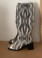 Prachtige laarzen met speciale print (maat 40/41), Kleding | Dames, Wit, Ophalen of Verzenden, Zo goed als nieuw, Monki