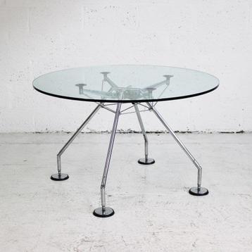Table ronde Nomos par Norman Foster pour Tecno, Maison & Meubles, Tables | Tables à manger, Enlèvement, Comme neuf