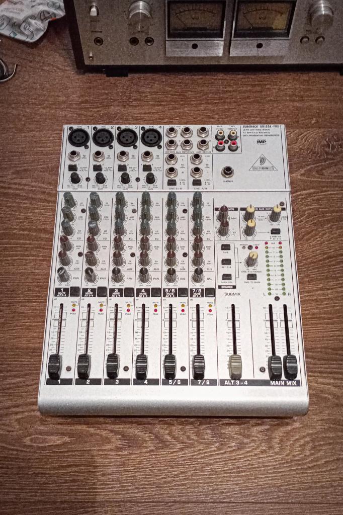 Behringer Eurorack UB1204-PRO 12-channel analog mixer, Muziek en Instrumenten, Mengpanelen, Zo goed als nieuw, 10 tot 20 kanalen