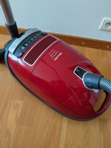 MİELE COMPELTE CAT& DOG POWERLINE  beschikbaar voor biedingen