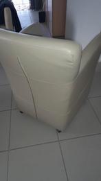 Lot de 4 fauteuils club cuir blanc casser avec roulettes, Maison & Meubles, Utilisé