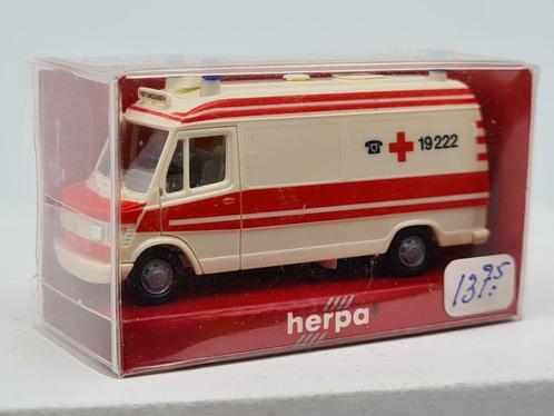 ambulance Mercedes Benz 207 - Herpa 1/87, Hobby & Loisirs créatifs, Voitures miniatures | 1:87, Comme neuf, Voiture, Herpa, Envoi