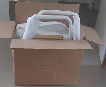 Toiletframe met zitting en hygiënische uitsparing  beschikbaar voor biedingen