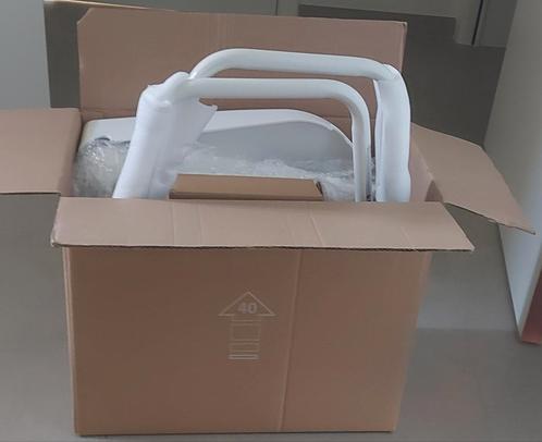 Toiletframe met zitting en hygiënische uitsparing, Diversen, Verpleegmiddelen, Zo goed als nieuw, Ophalen