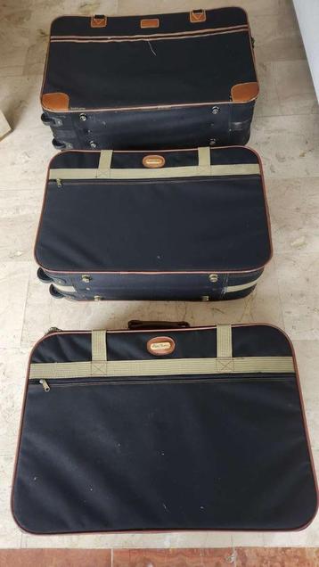 3 valises de voyage en tissu en parfait état; 10 EUR/valise