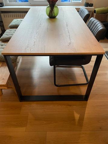 Lichthouten eettafel met zwarte poten 180x90 beschikbaar voor biedingen