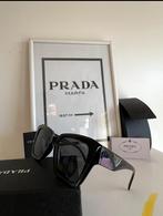 lunettes de soleil prada femme, Handtassen en Accessoires, Zonnebrillen en Brillen | Dames, Ophalen of Verzenden, Zo goed als nieuw