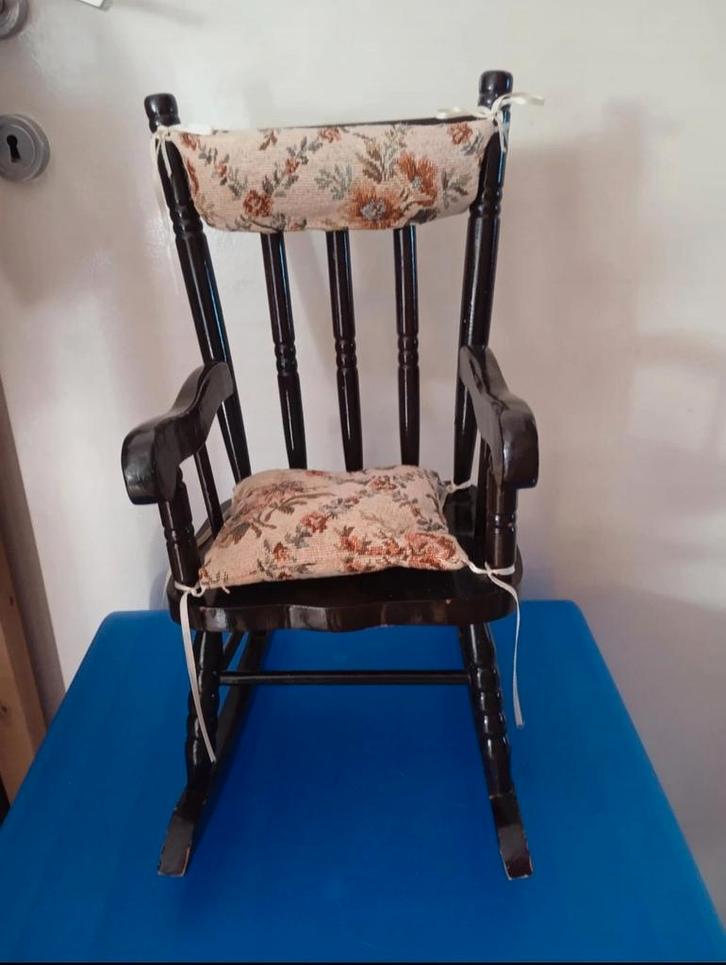 Pop teddy beer schommelstoel rocking chair met kussens, Verzamelen, Poppen, Gebruikt, Accessoires, Ophalen