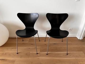 2x Arne Jacobsen Series 7 stoelen (3107) vintage jaren 70 beschikbaar voor biedingen