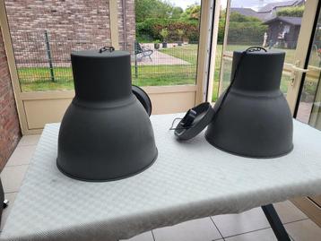 Lampen 2 beschikbaar voor biedingen