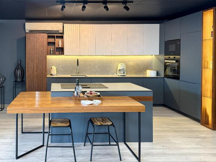 Hoogwaardige hoekkeuken met eiland - Lage prijs, Huis en Inrichting, Keuken | Complete keukens, Zo goed als nieuw, Hoekkeuken