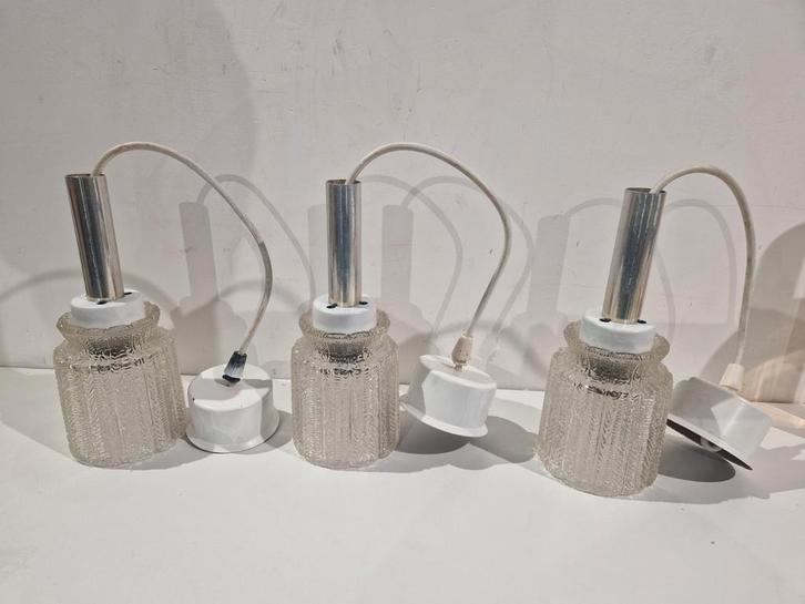 3 vintage hanglampen , zwaar glas met chroom accent jaren 70, Antiek en Kunst, Antiek | Verlichting, Ophalen of Verzenden