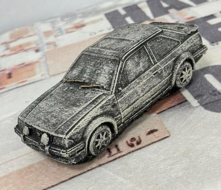 Steen Stenen tuin beeld auto - Ford Escort MkIII mk3, 23cm, Tuin en Terras, Tuinbeelden, Nieuw, Steen, Ophalen of Verzenden