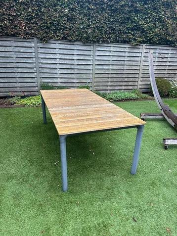 Tuintafel  beschikbaar voor biedingen