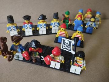 Lego vintage 16 figuren (Soldaten, Robin Hood, Piraten) beschikbaar voor biedingen