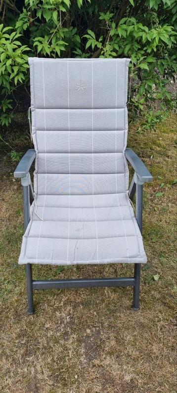 5 coussins de chaise de jardin gris beschikbaar voor biedingen