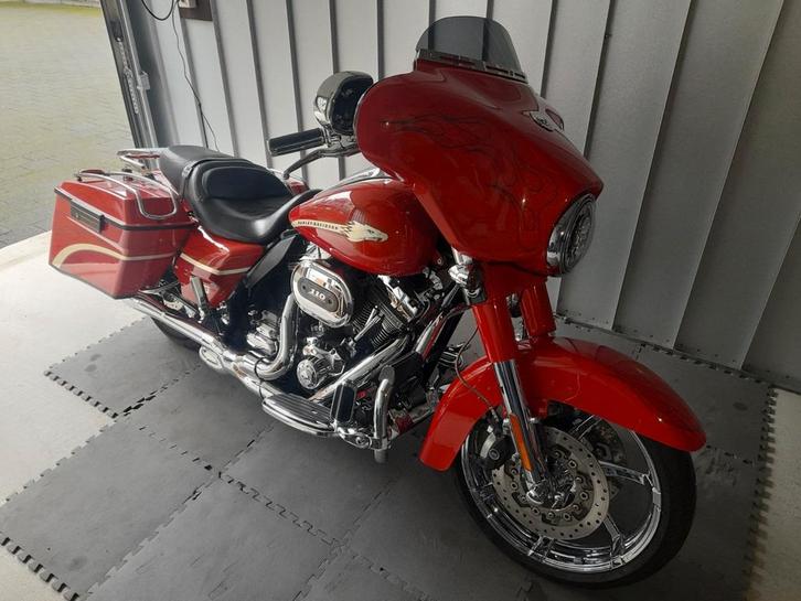 Harley in schouwroom staat., Motoren, Motoren | Harley-Davidson, Bedrijf, Ophalen