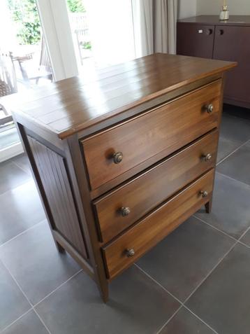 Decoratieve ladekast met 3 laden beschikbaar voor biedingen