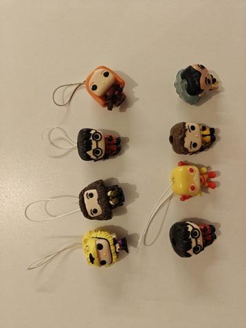 4 kleine figuurtjes beschikbaar voor biedingen