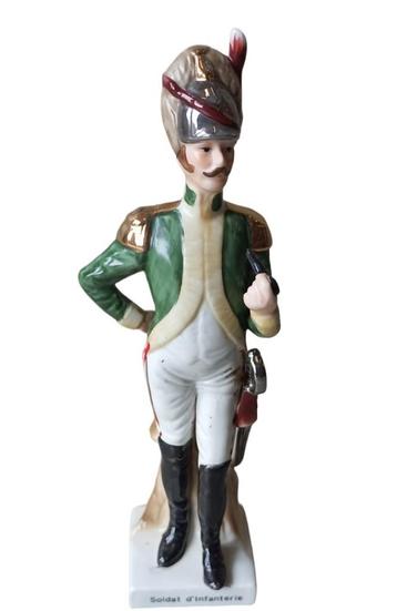 soldat d'infanterie in porselein.  beschikbaar voor biedingen