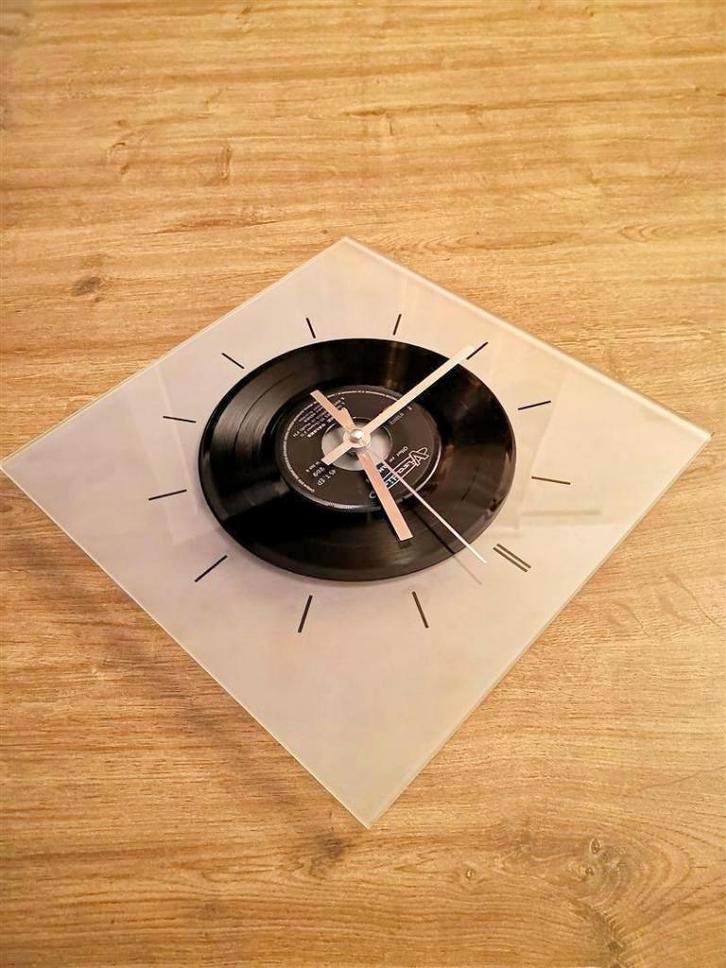 Unieke vintage wandklok/45T vinyl/decor, Antiek en Kunst, Antiek | Klokken, Verzenden