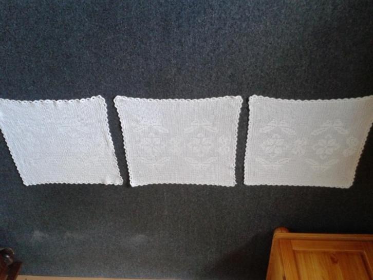 3 Gehaakte Tafelkleedjes 50 x 50 cm, Huis en Inrichting, Keuken | Textiel, Zo goed als nieuw, Ophalen of Verzenden