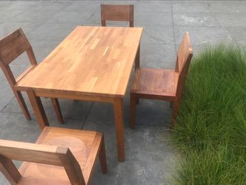 Teak eetkamer tafel + 4 stoelen set beschikbaar voor biedingen