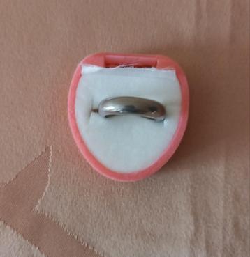 Ring unisex maat M. beschikbaar voor biedingen